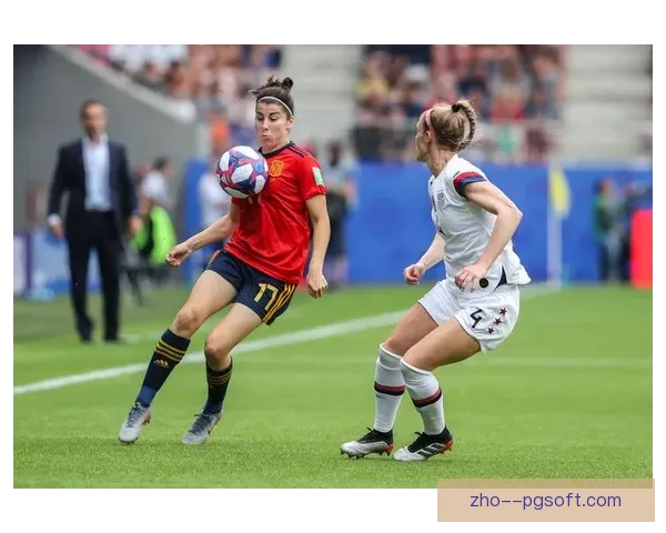霍兰稳坐里昂女足中场核心位置展现非凡统治力